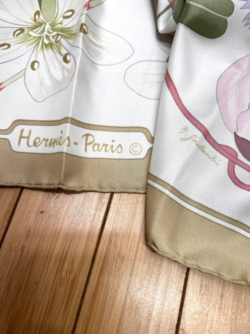 Hermes Paris  Silk  34"Flora Graeca Floral Scarf Pastel Ivery Green Purple (25) - Picture 14 of 16